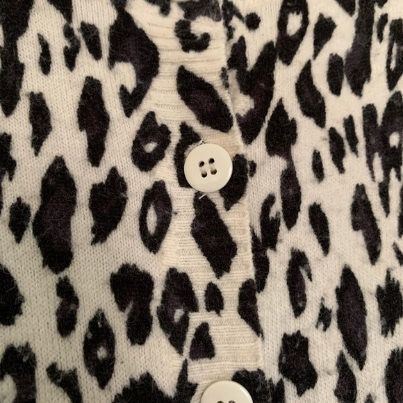 Forever21 Animal Print Cardigan Small with Pockets & Buttons. Good Condition. - Picture 8 of 10